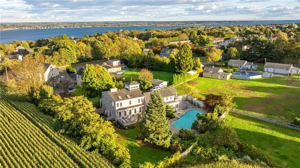 2040 East Main Road Portsmouth RI 02871