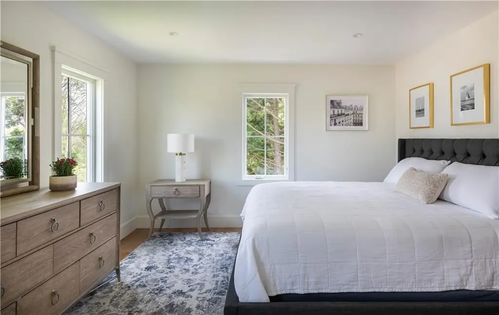 2040 East Main Road Portsmouth RI 02871