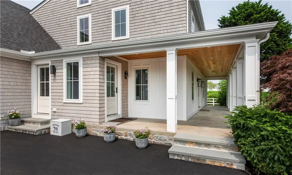 2040 East Main Road Portsmouth RI 02871