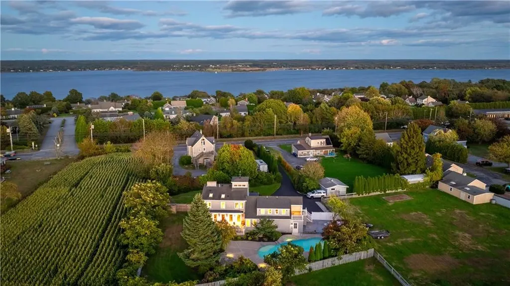 2040 East Main Road Portsmouth RI 02871