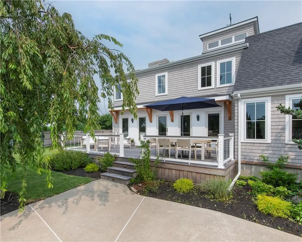 2040 East Main Road Portsmouth RI 02871