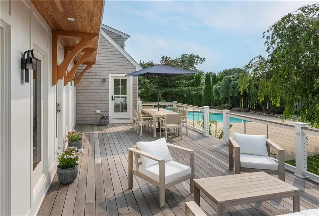 2040 East Main Road Portsmouth RI 02871