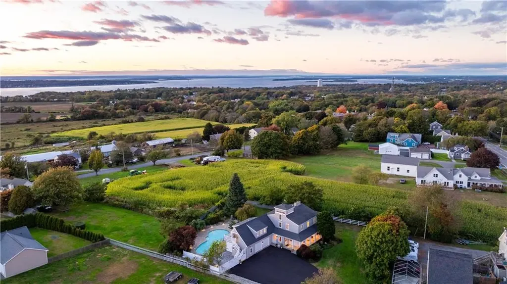 2040 East Main Road Portsmouth RI 02871