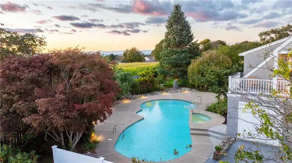 2040 East Main Road Portsmouth RI 02871