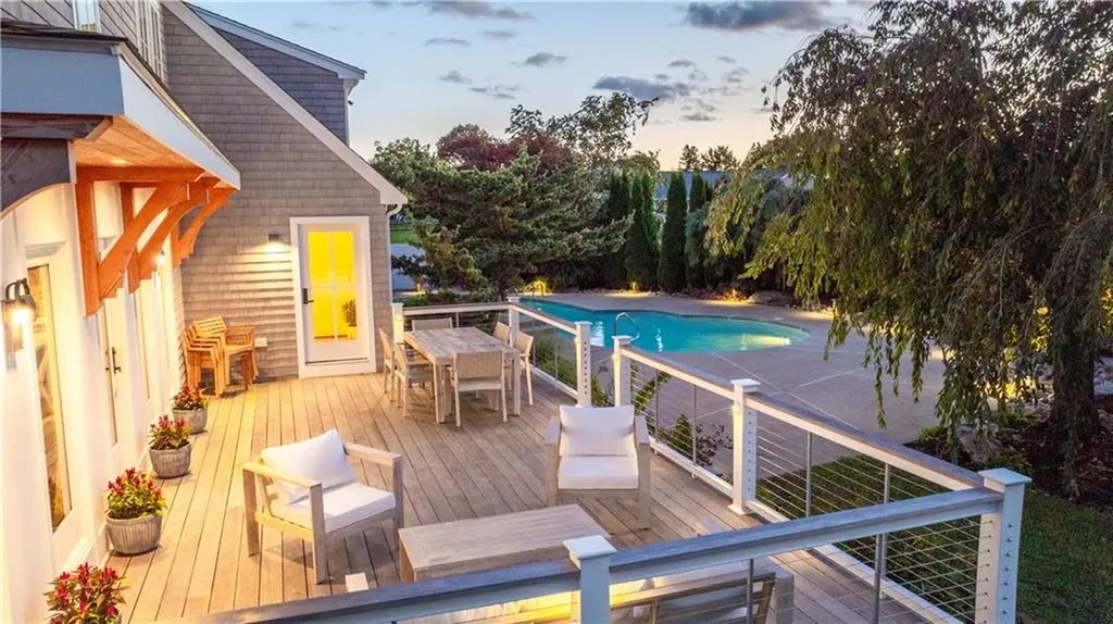 2040 East Main Road Portsmouth RI 02871