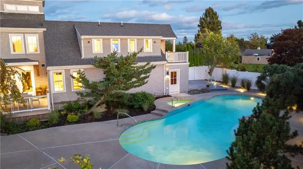 2040 East Main Road Portsmouth RI 02871