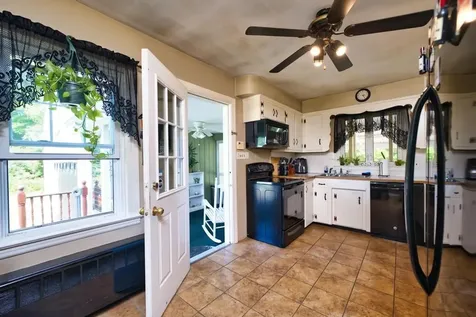 896 Main Road Tiverton RI 02878