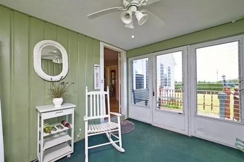 896 Main Road Tiverton RI 02878