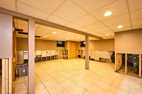 896 Main Road Tiverton RI 02878