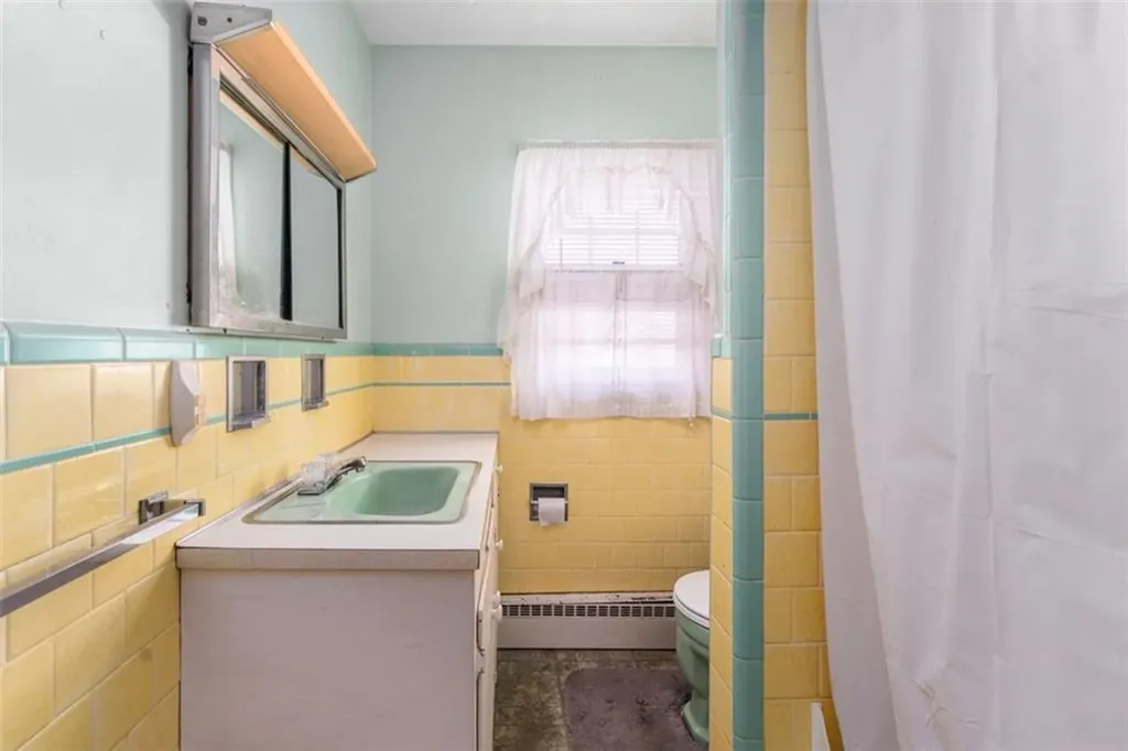 252 Evergreen Street Pawtucket RI 02861