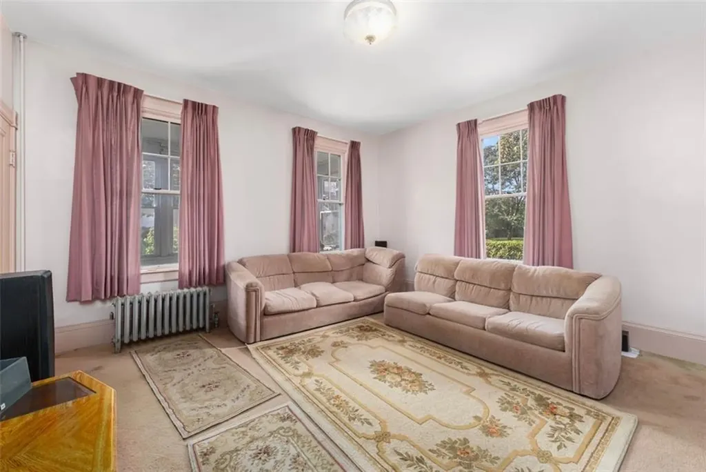 252 Evergreen Street Pawtucket RI 02861