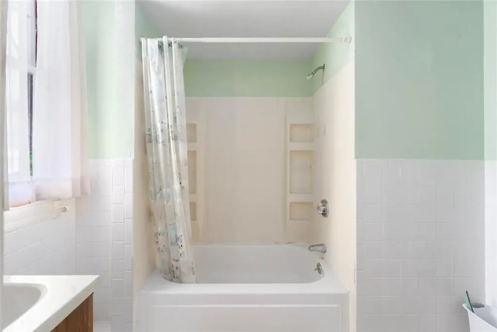 252 Evergreen Street Pawtucket RI 02861