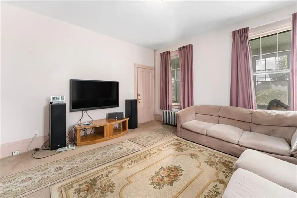 252 Evergreen Street Pawtucket RI 02861