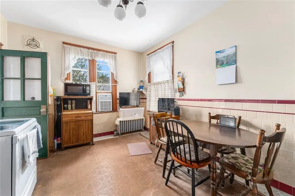 252 Evergreen Street Pawtucket RI 02861