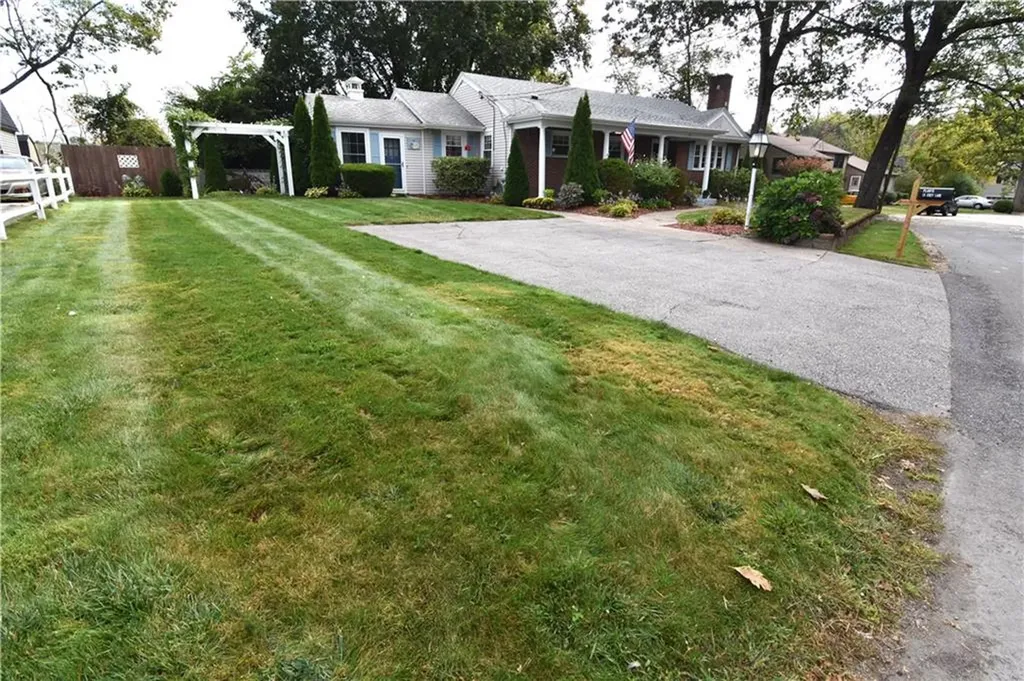 13 Cozy Lane Cumberland RI 02864