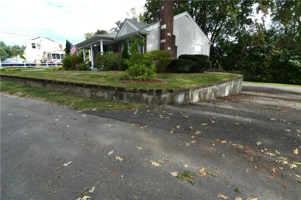 13 Cozy Lane Cumberland RI 02864