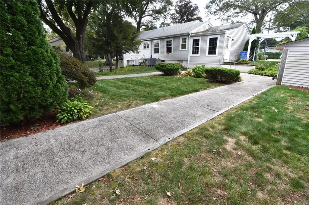 13 Cozy Lane Cumberland RI 02864