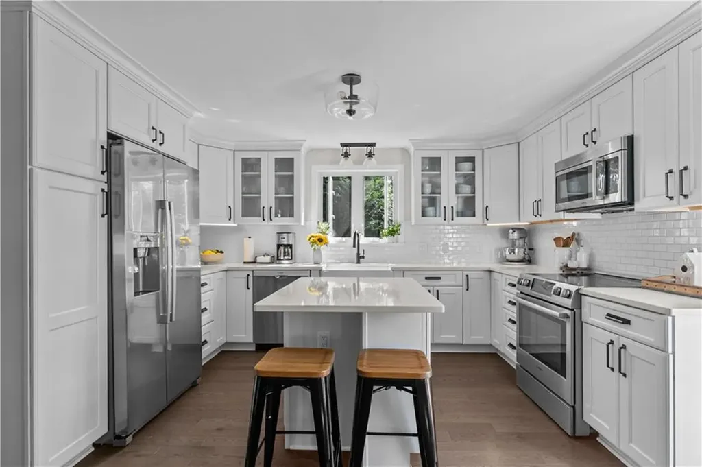 62 Beachmount Avenue Bristol RI 02809