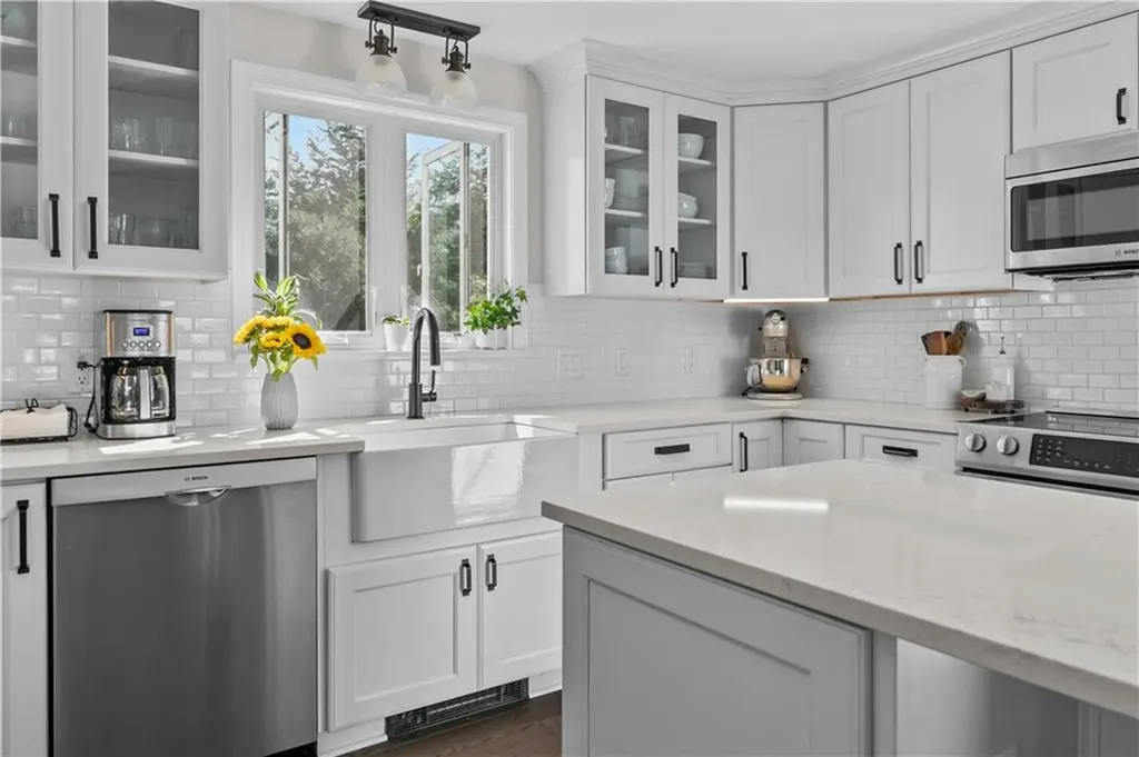 62 Beachmount Avenue Bristol RI 02809