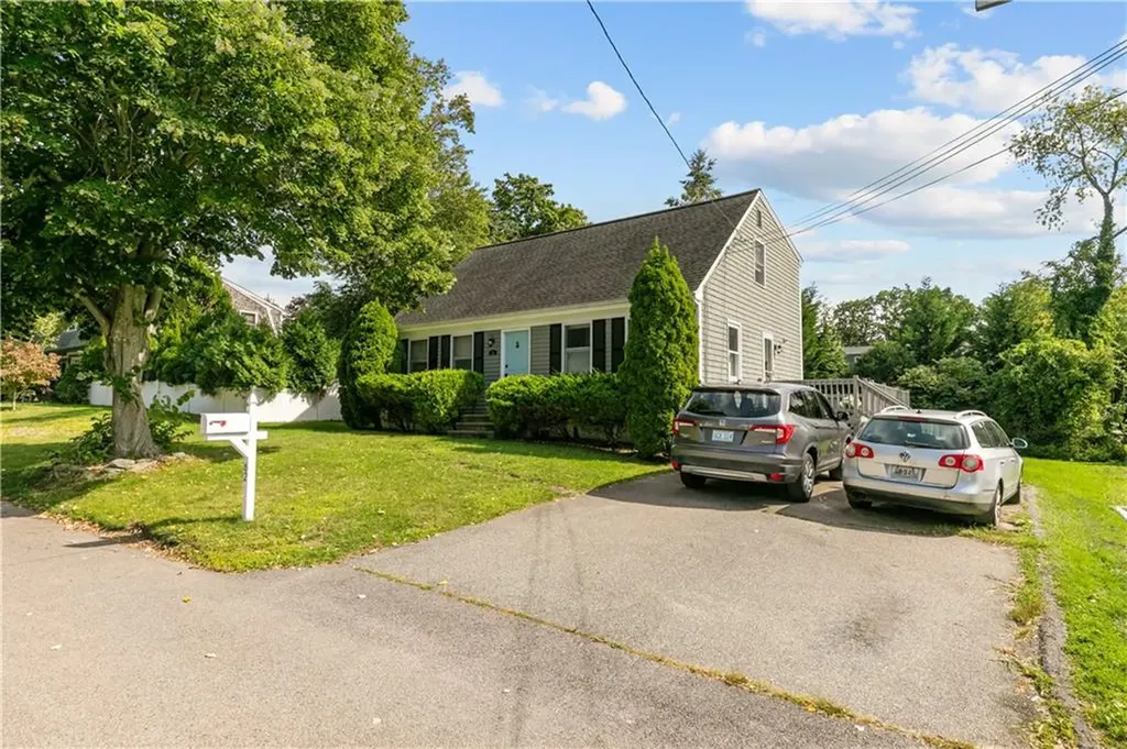 62 Beachmount Avenue Bristol RI 02809