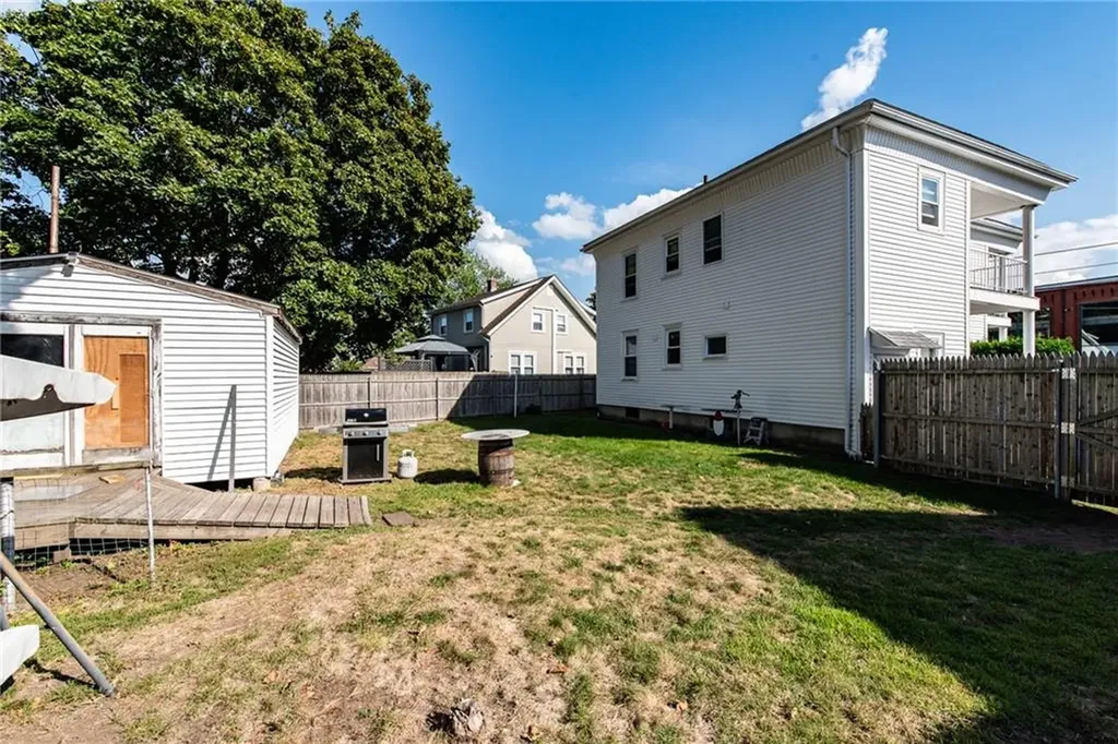 22 24 London Avenue Pawtucket RI 02861