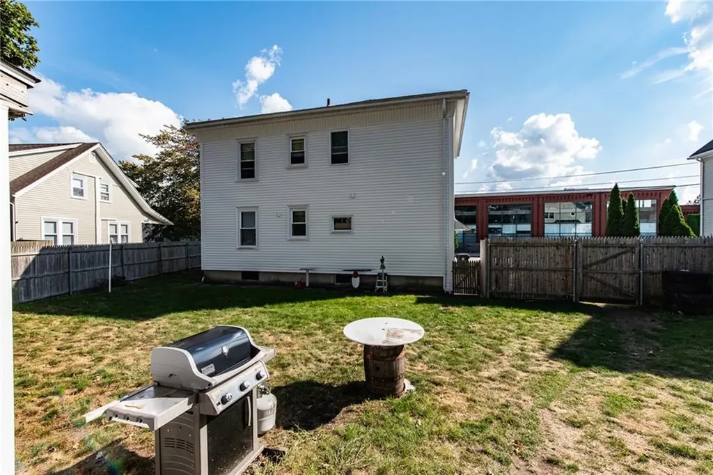 22 24 London Avenue Pawtucket RI 02861