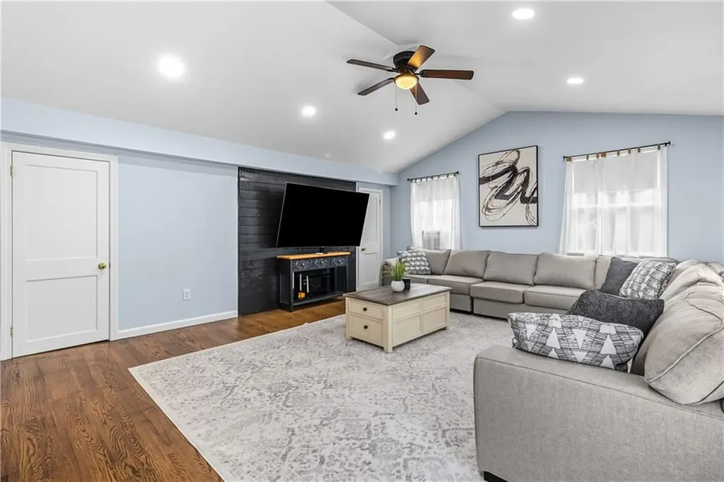 7 Jill Court East Providence RI 02915