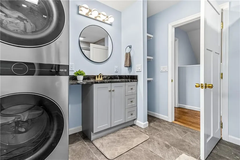 7 Jill Court East Providence RI 02915