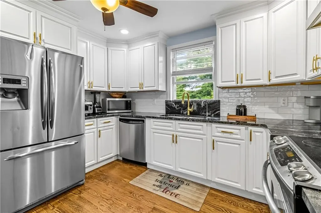 7 Jill Court East Providence RI 02915