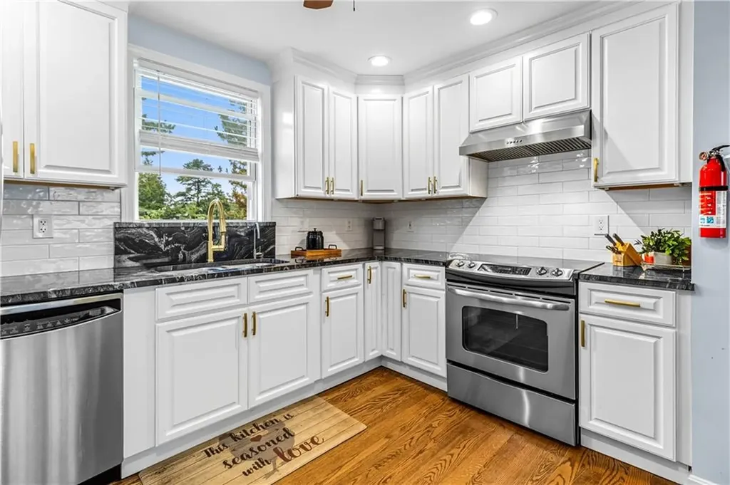 7 Jill Court East Providence RI 02915