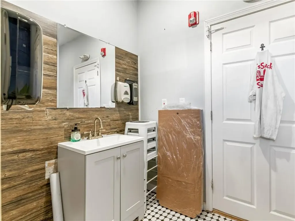 2291 West Shore Road Warwick RI 02889