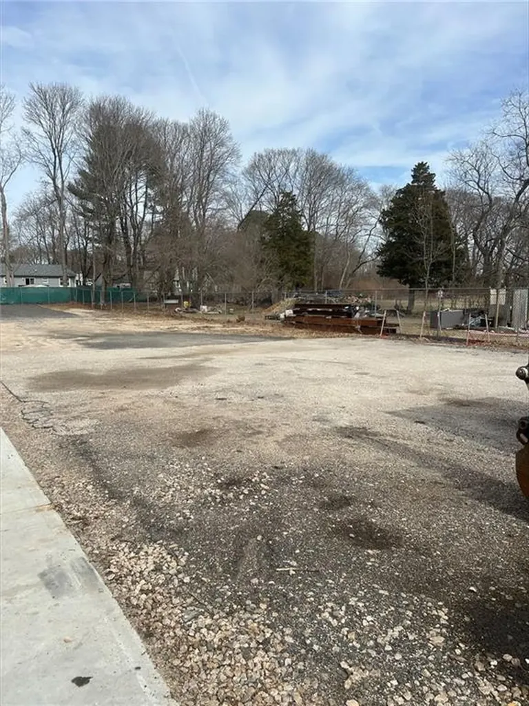 3471 Kingstown Road South Kingstown RI 02892