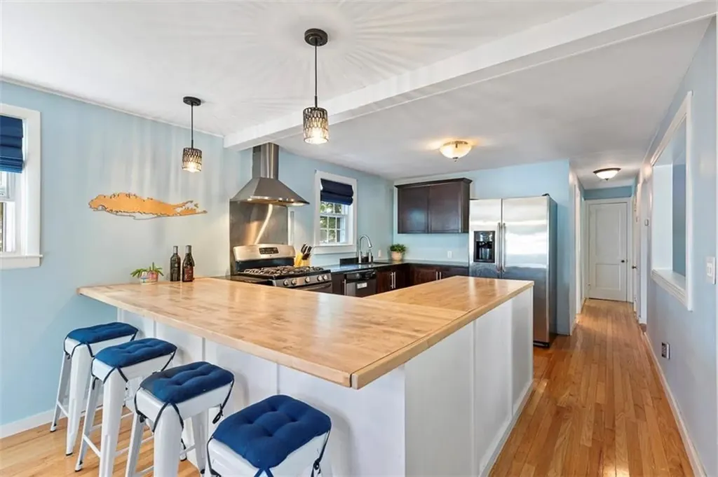 3 Kenmore Court Barrington RI 02806