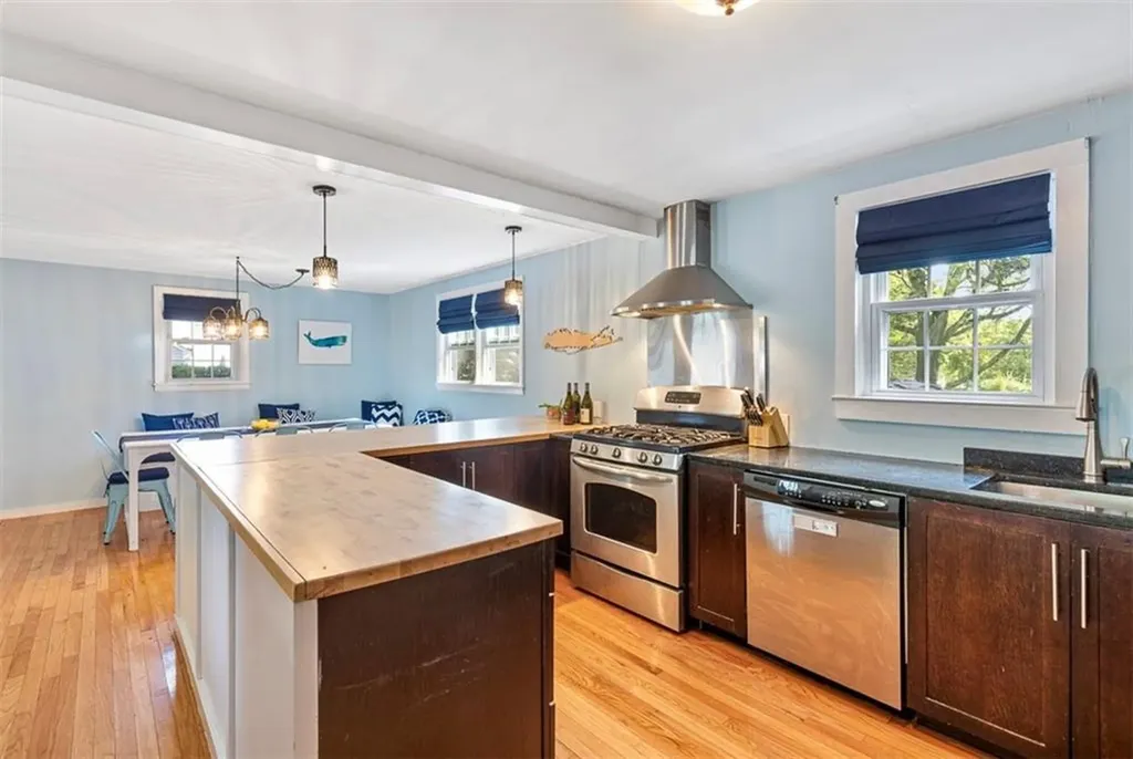 3 Kenmore Court Barrington RI 02806