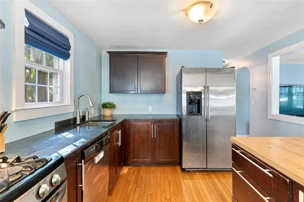 3 Kenmore Court Barrington RI 02806