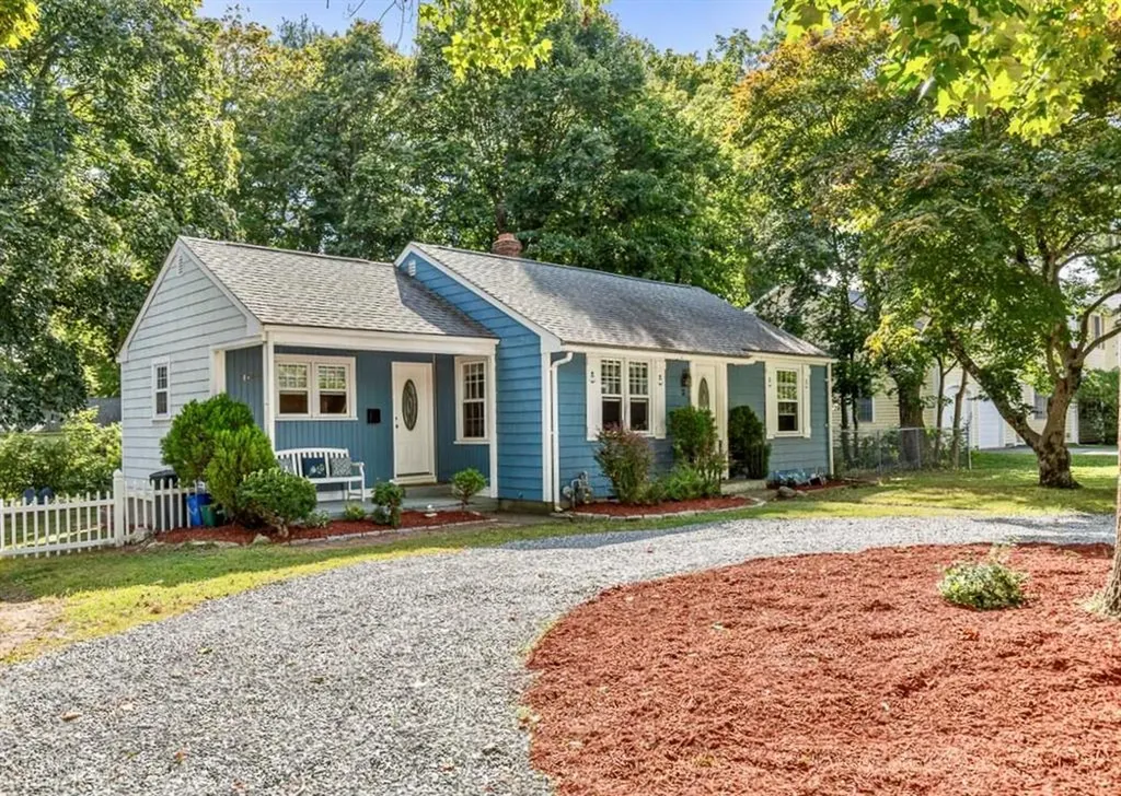 3 Kenmore Court Barrington RI 02806