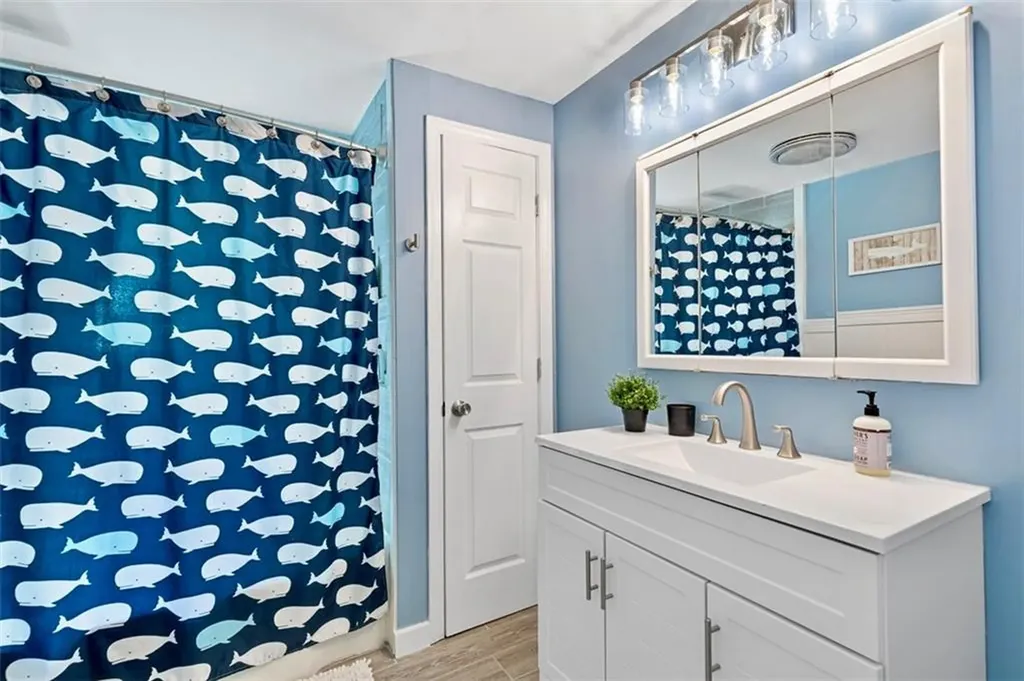3 Kenmore Court Barrington RI 02806