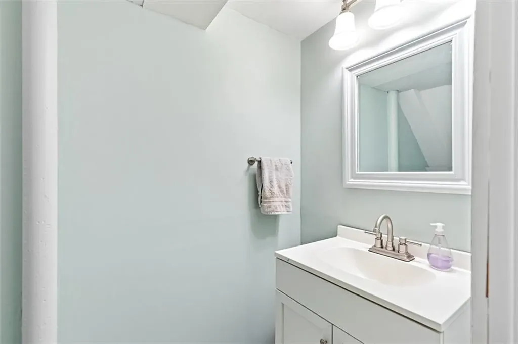 3 Kenmore Court Barrington RI 02806