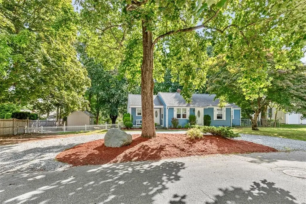 3 Kenmore Court Barrington RI 02806