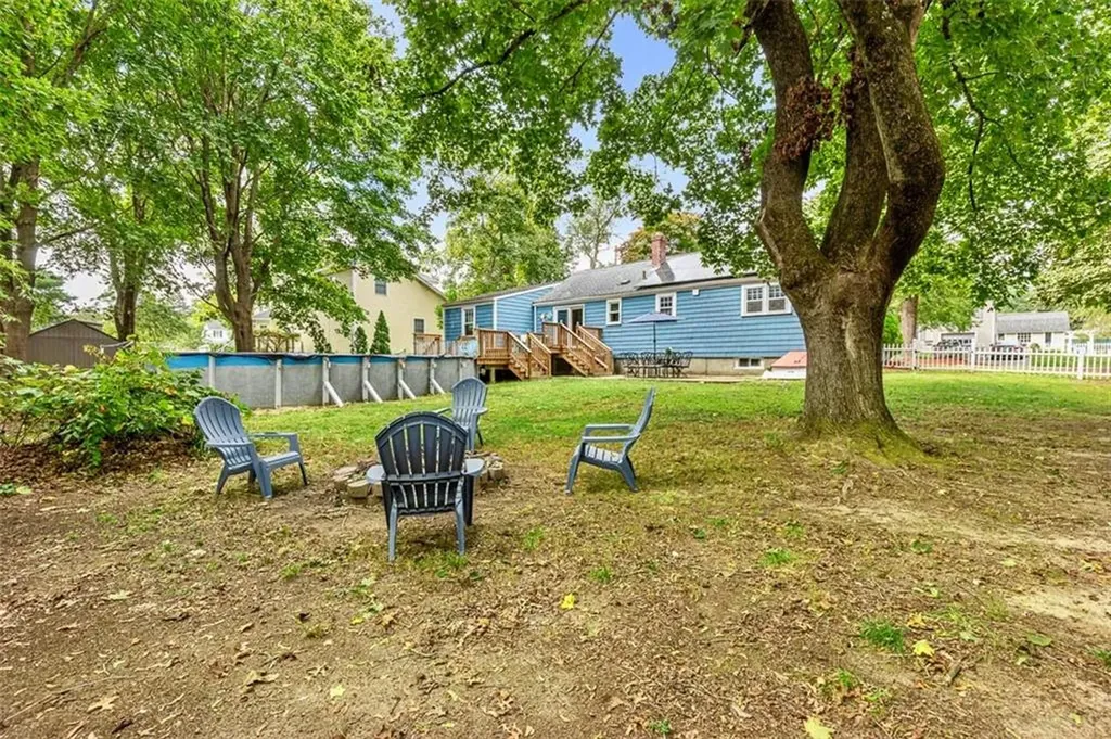 3 Kenmore Court Barrington RI 02806