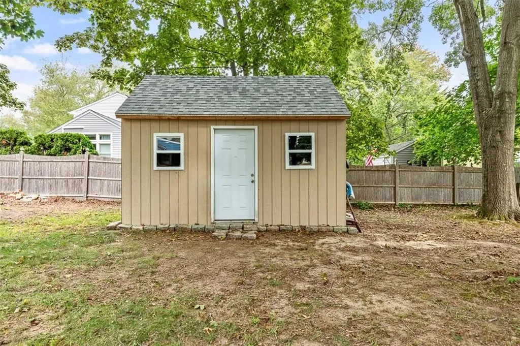 3 Kenmore Court Barrington RI 02806