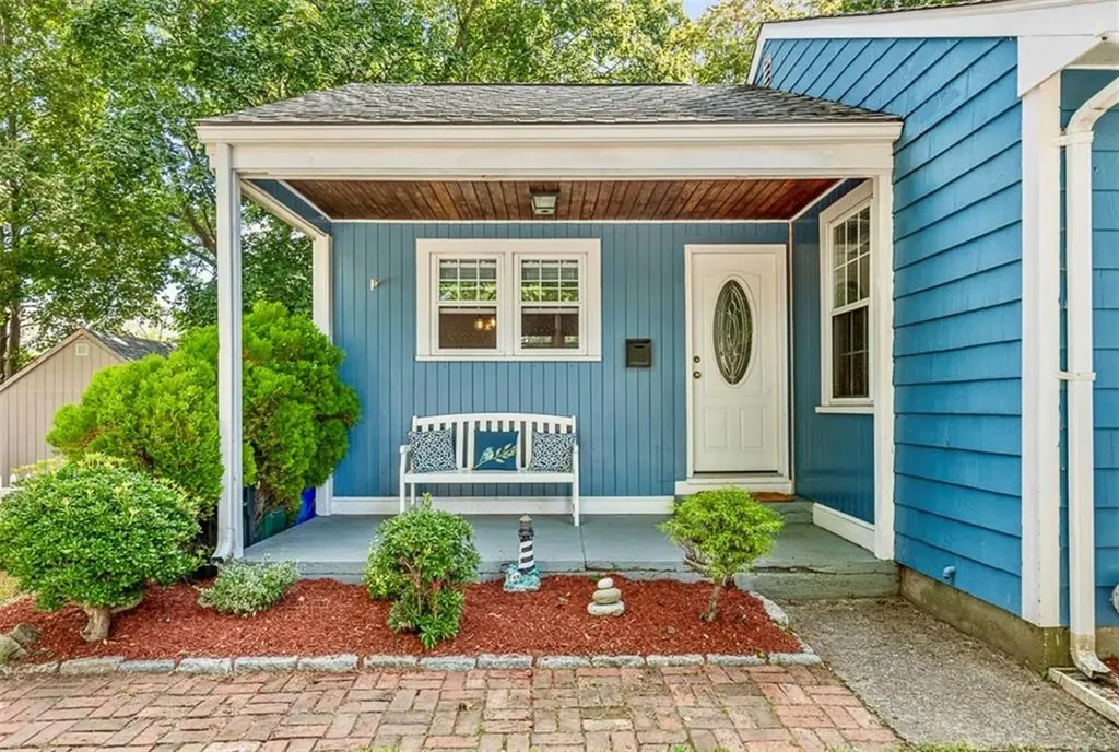 3 Kenmore Court Barrington RI 02806