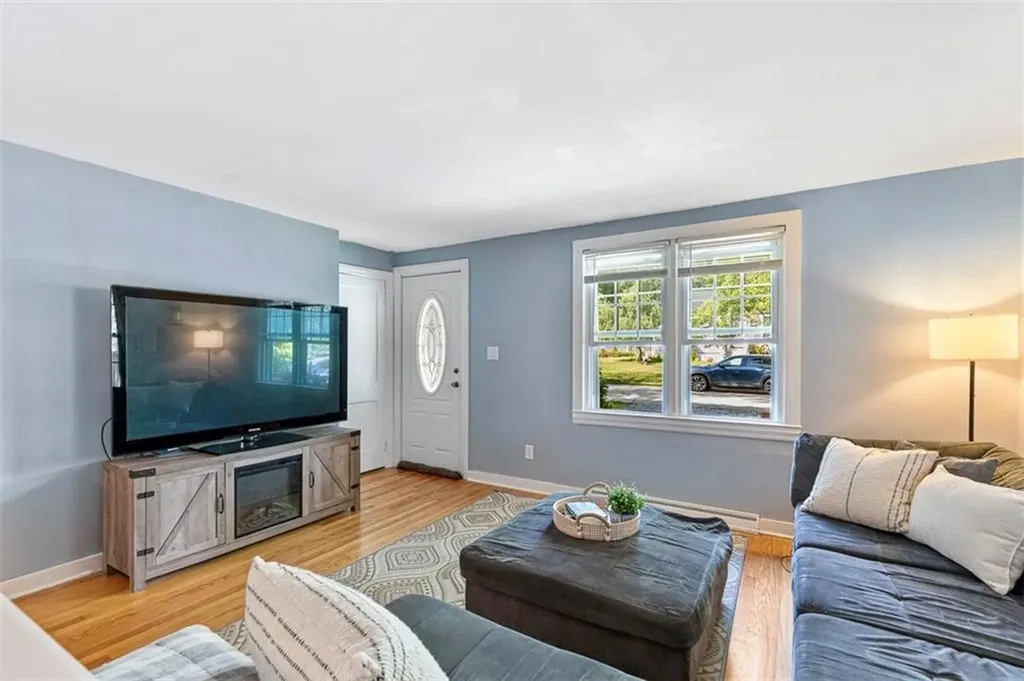 3 Kenmore Court Barrington RI 02806