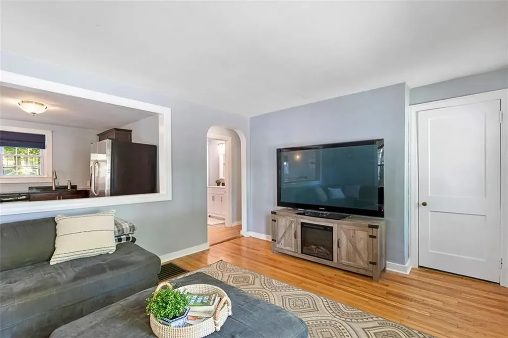3 Kenmore Court Barrington RI 02806