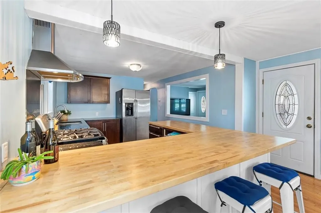 3 Kenmore Court Barrington RI 02806