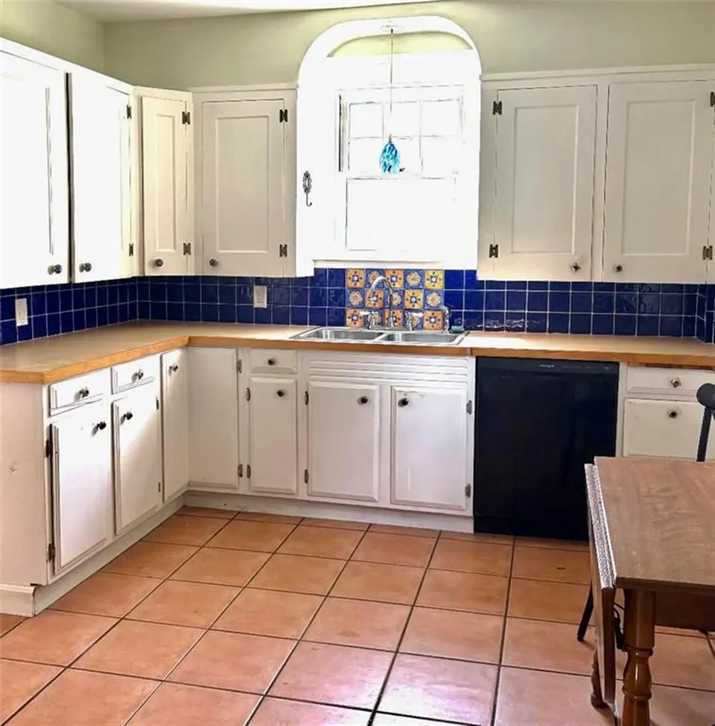 115 Concord Avenue Cranston RI 02910