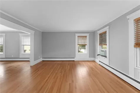 692 Hope Street Bristol RI 02809