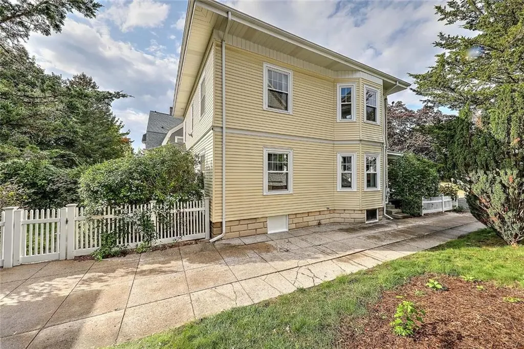 24 Belmont Street Pawtucket RI 02860