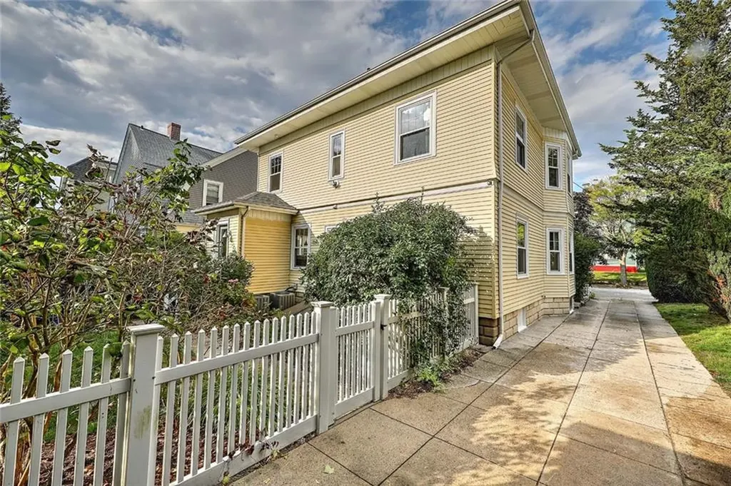 24 Belmont Street Pawtucket RI 02860