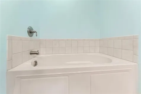 83 Waters Edge Street Tiverton RI 02878